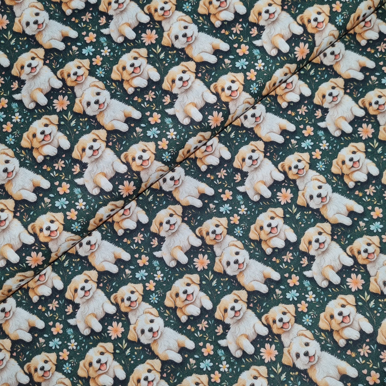 Tecido Tricoline Digital Cachorrinhos e Flores fd Verde