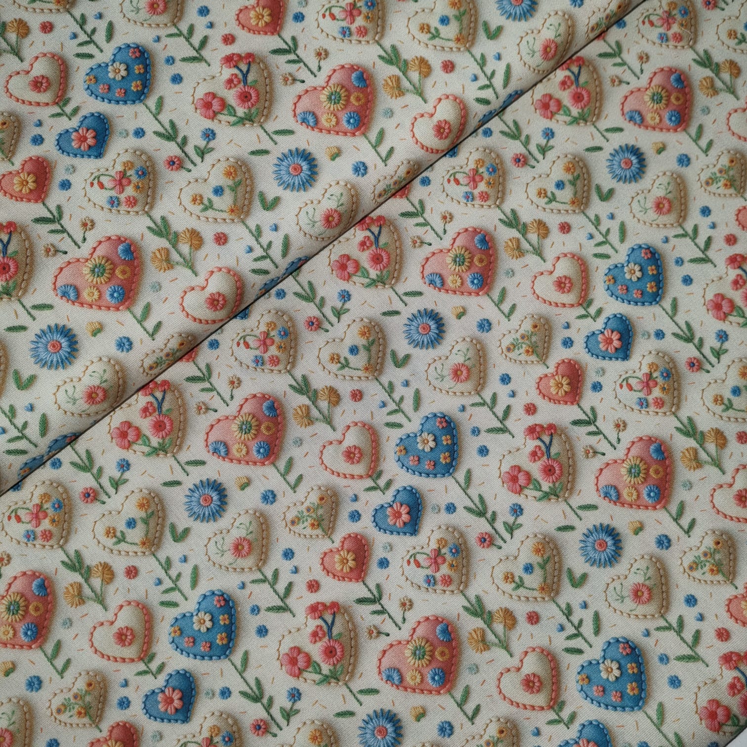 Tecido Tricoline Digital Corações 3D Bordados