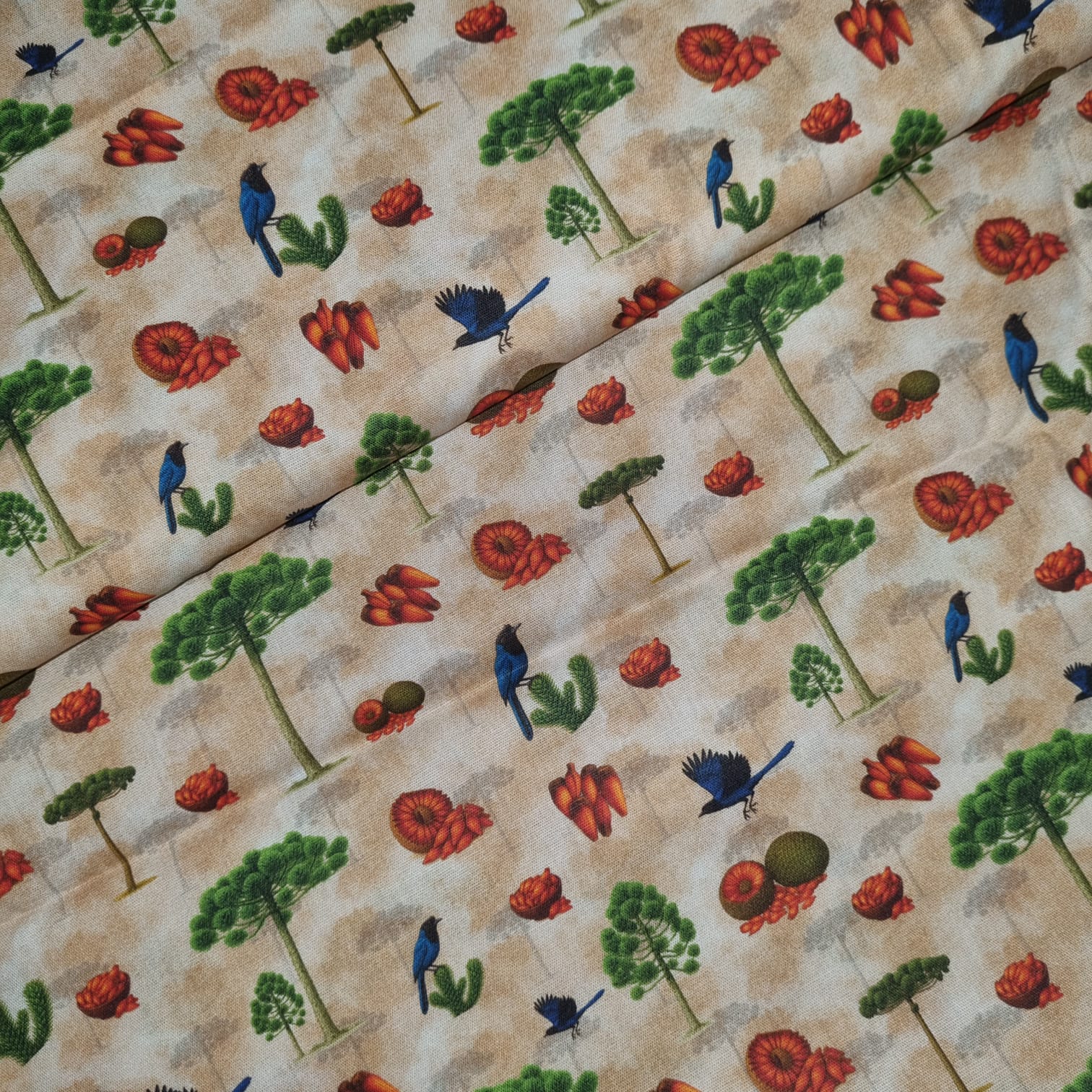 Tecido Tricoline Digital Pinhas Pinheiros e Gralha Azul