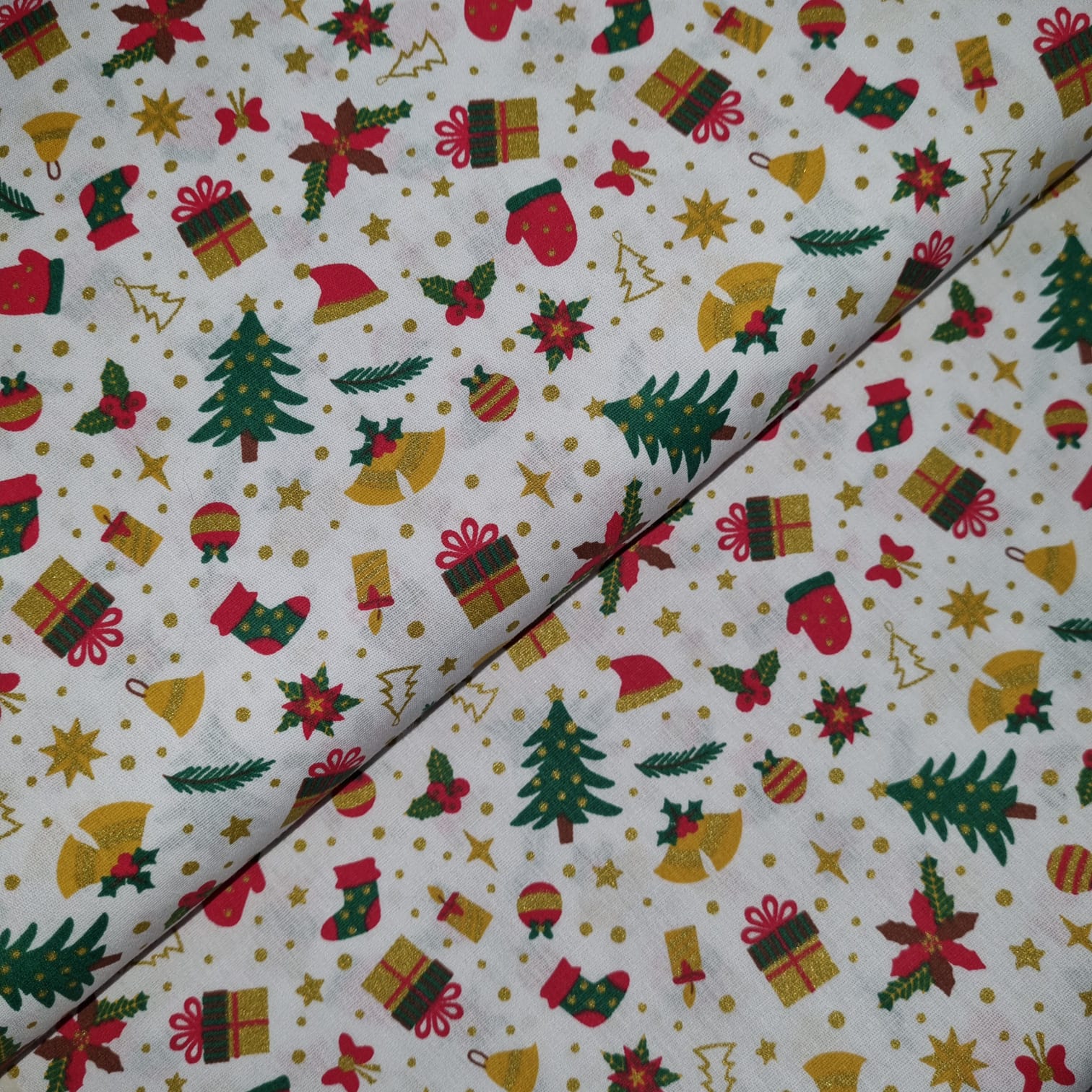 Tecido Tricoline Natalino Enfeites de Natal fd Branco