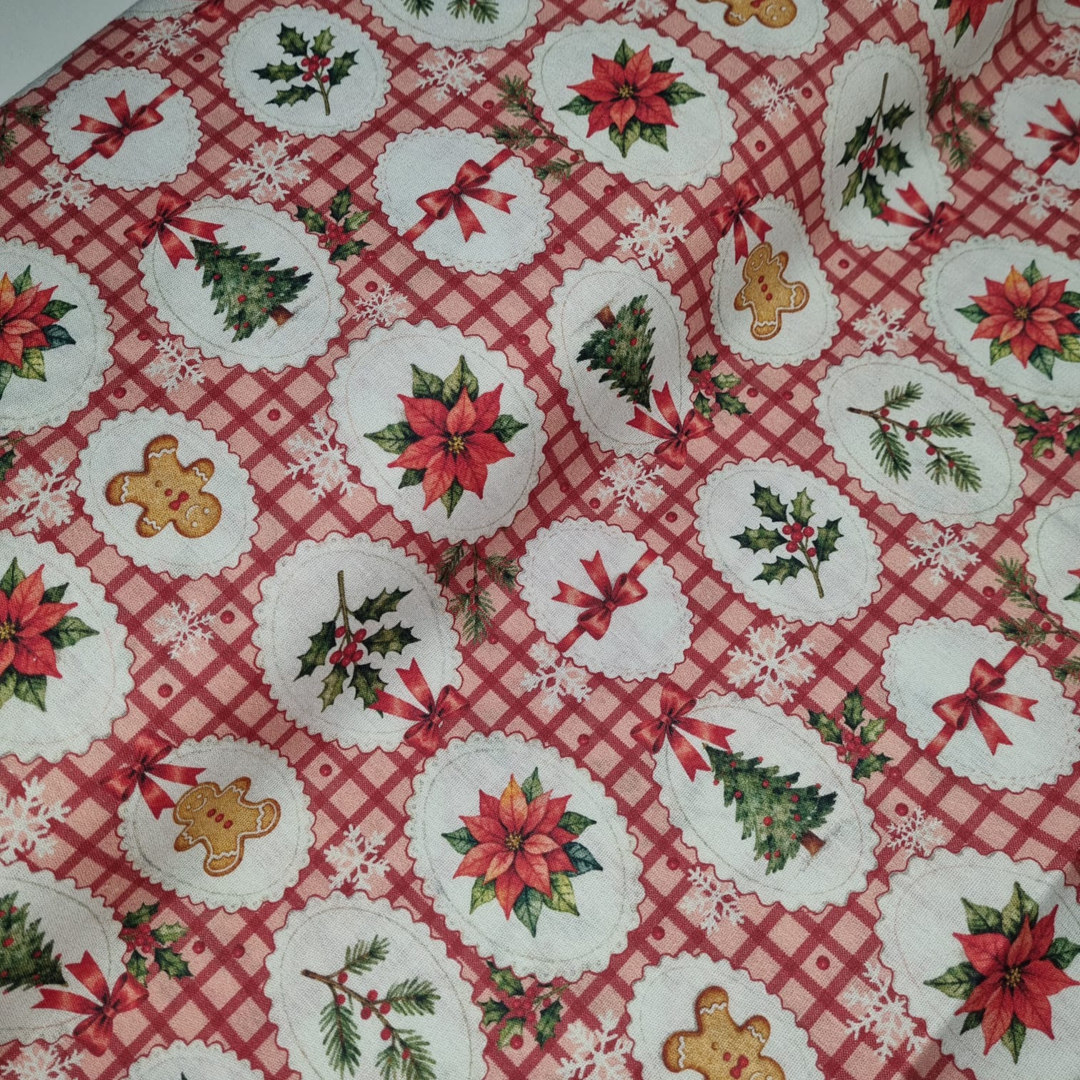 Tecido Tricoline Natalino Molduras de Natal  Xadrez Vermelho