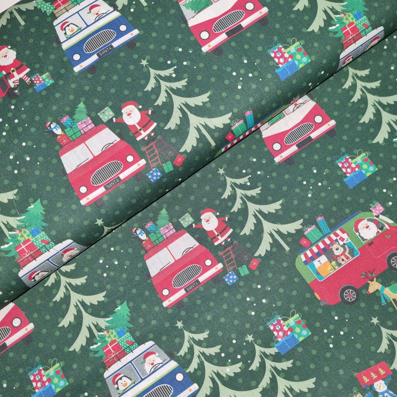 Tecido Tricoline Natalino Papai Noel e a Sua Turma