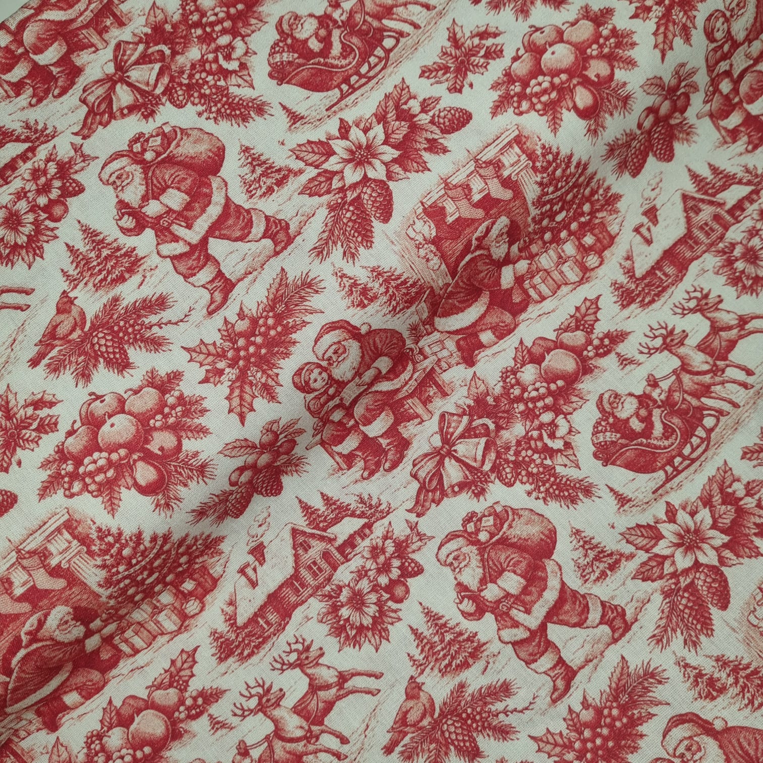 Tecido Tricoline Natalino Papai Noel Vermelho fd Bege