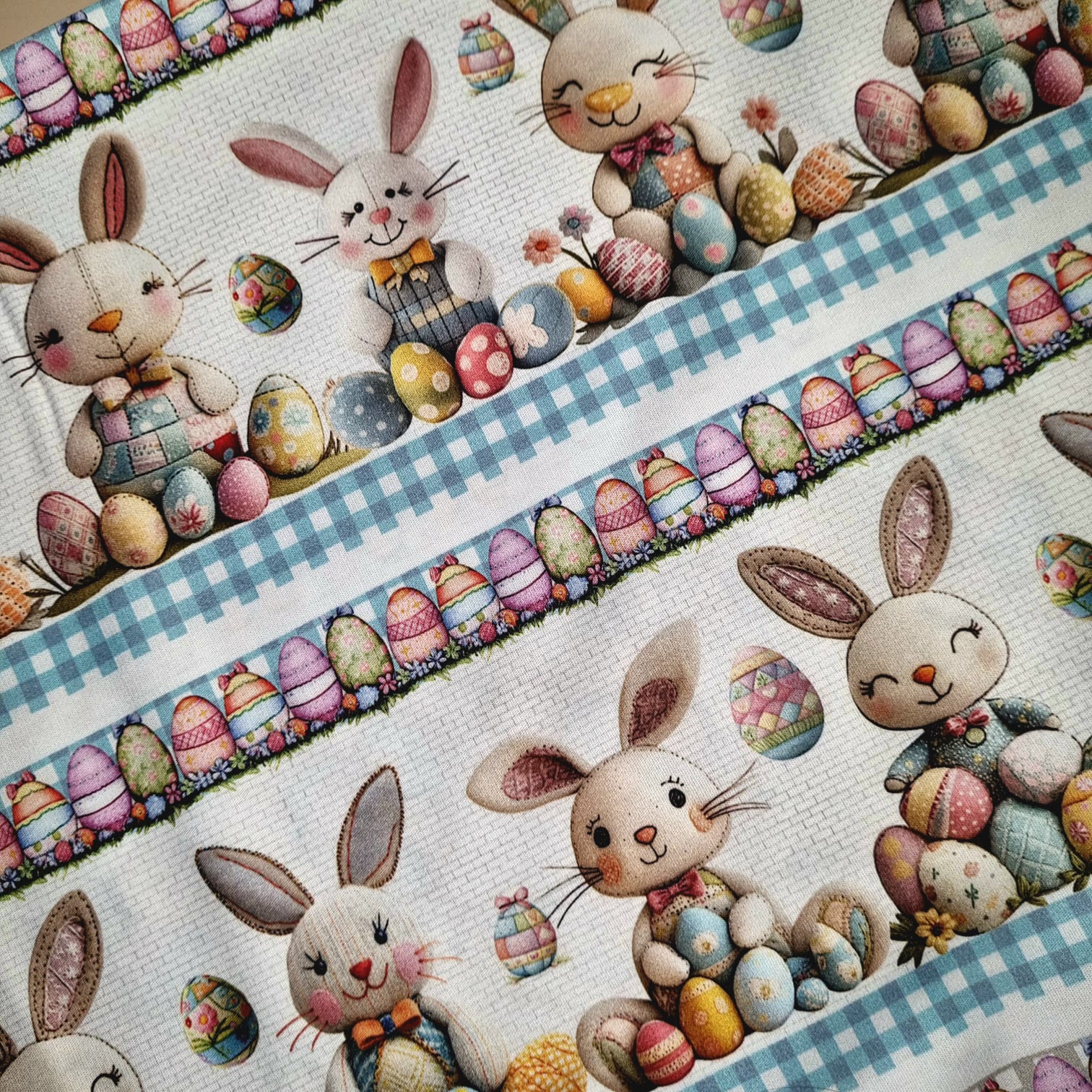 Tecido Tricoline Digital Pascoa Barrados Coelinho de Feltro Colorido