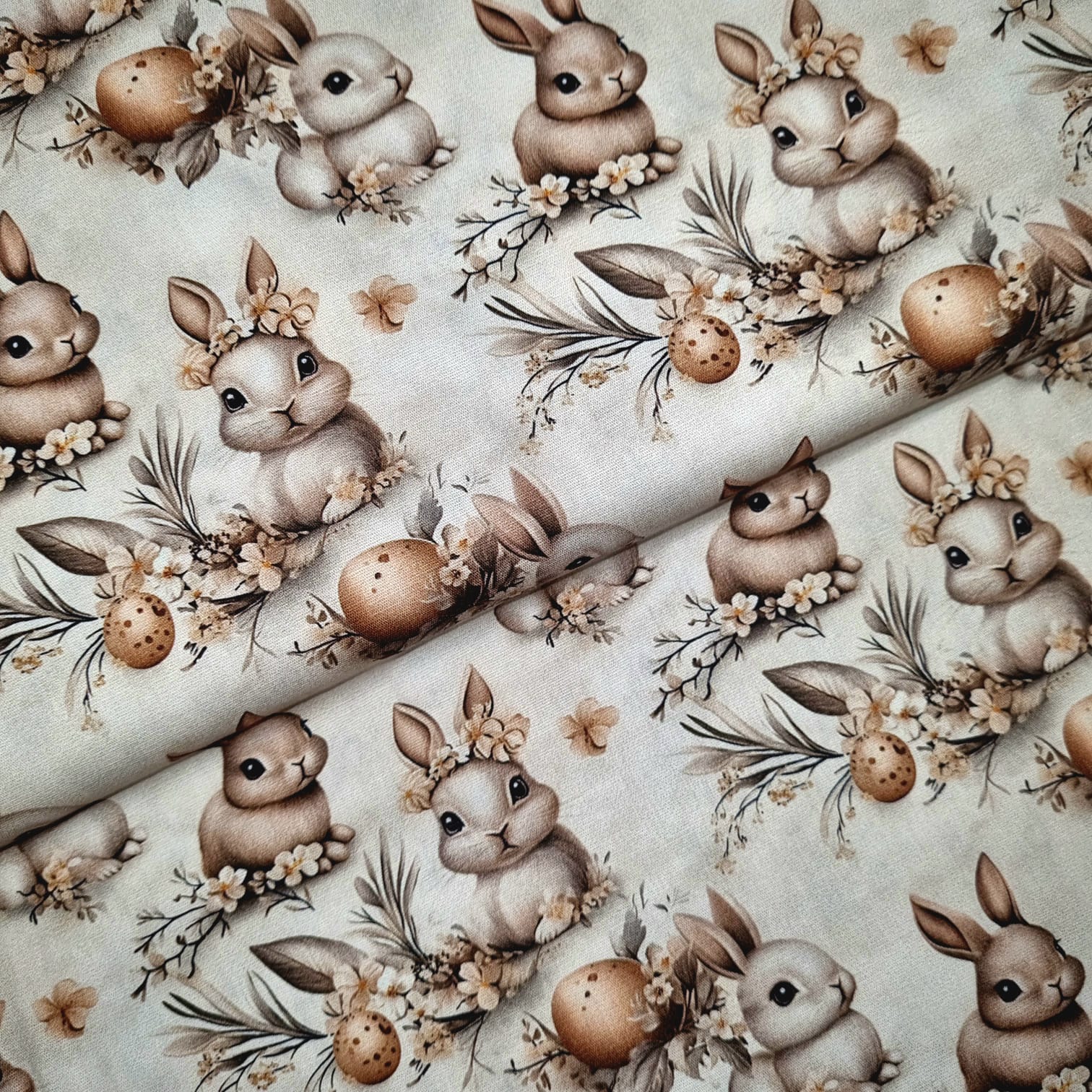 Tecido Tricoline Digital Pascoa  Coelinho com Ovos na Primavera  Fundo  Marrom 