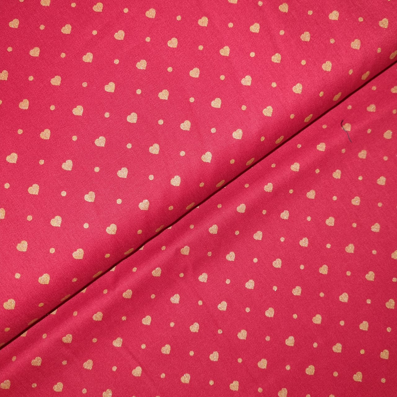 Tecido Tricoline Corações e Bolinhas fd Vermelho