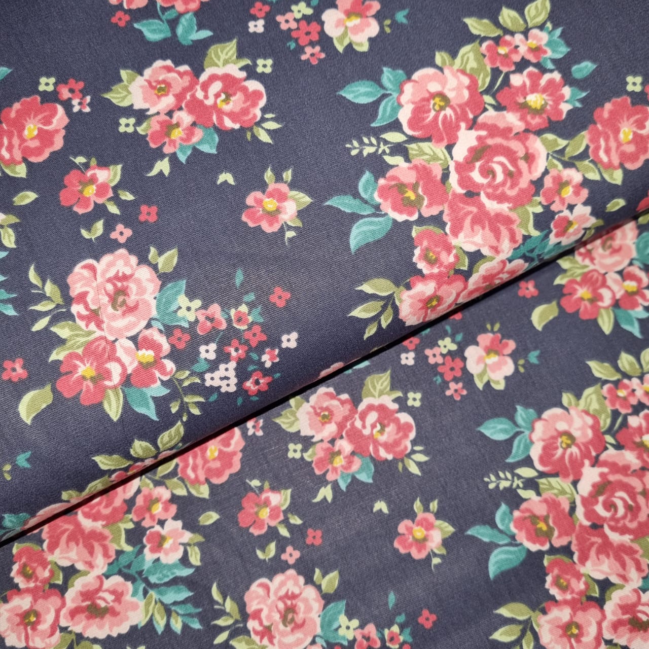 Tecido Tricoline Floral Melbourne Marinho