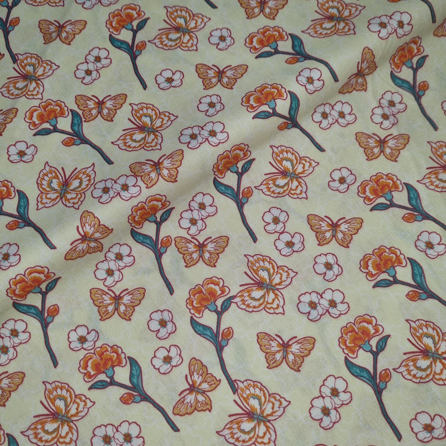 Tecido Tricoline Flores e Borboletas