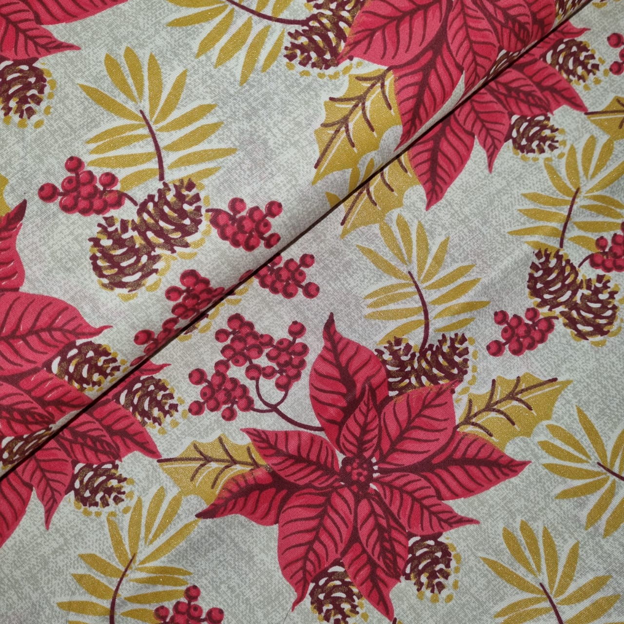 Tecido Tricoline Poinsétias com Dourado