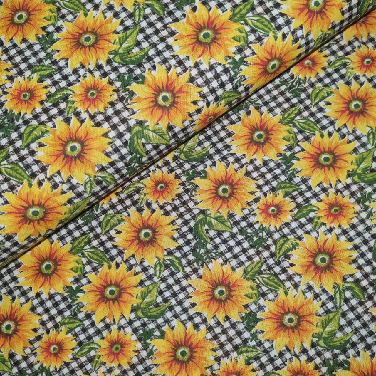 Tecido Popeline Girassóis fd Xadrez Preto