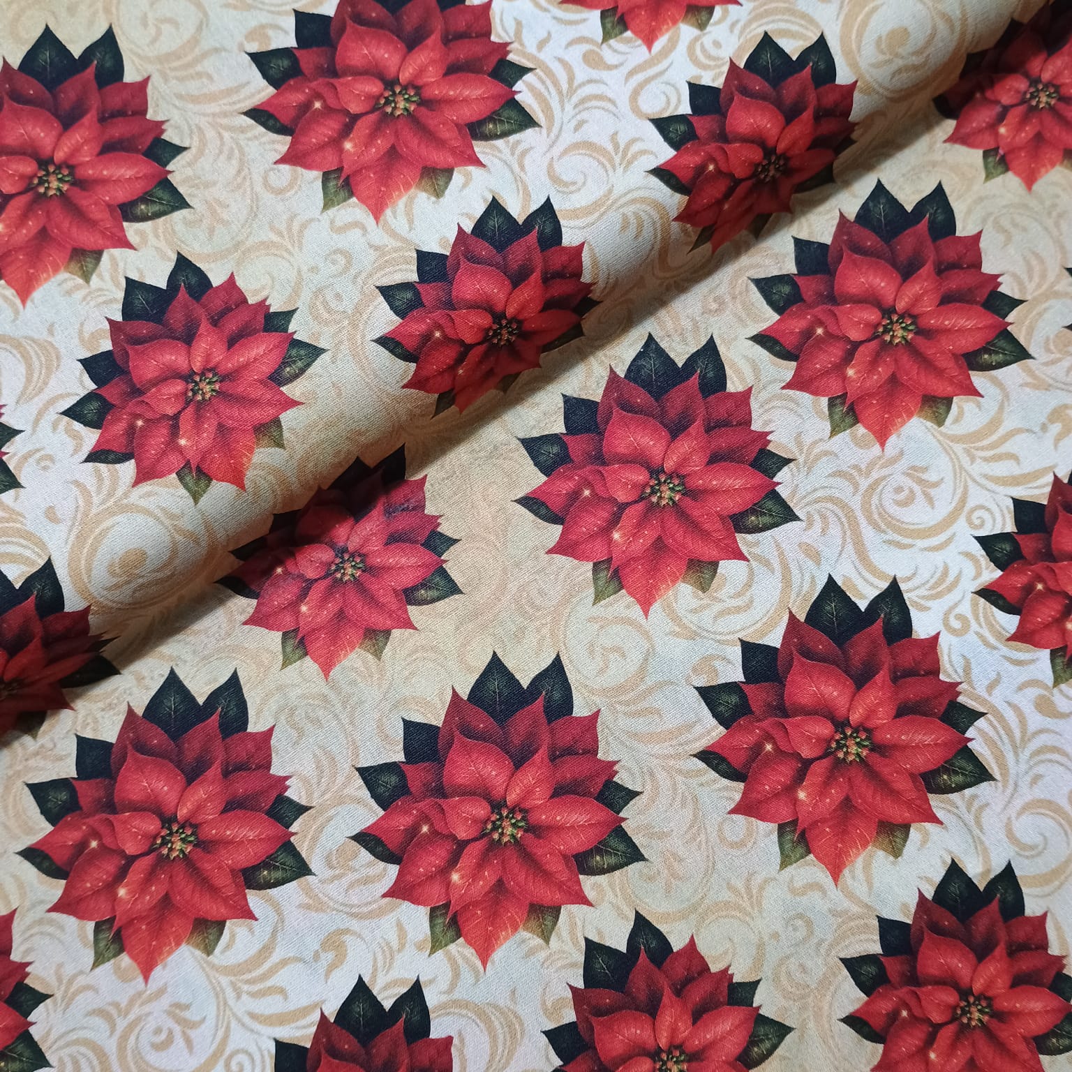 Tecido Tricoline Natalino Flores Poinsetia Fd bege 