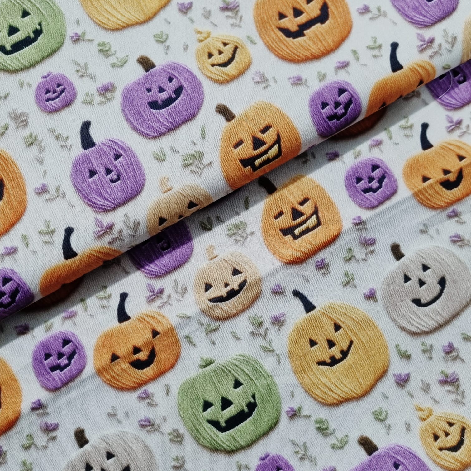 Tecido Tricoline Halloween Aboboras de Crochê