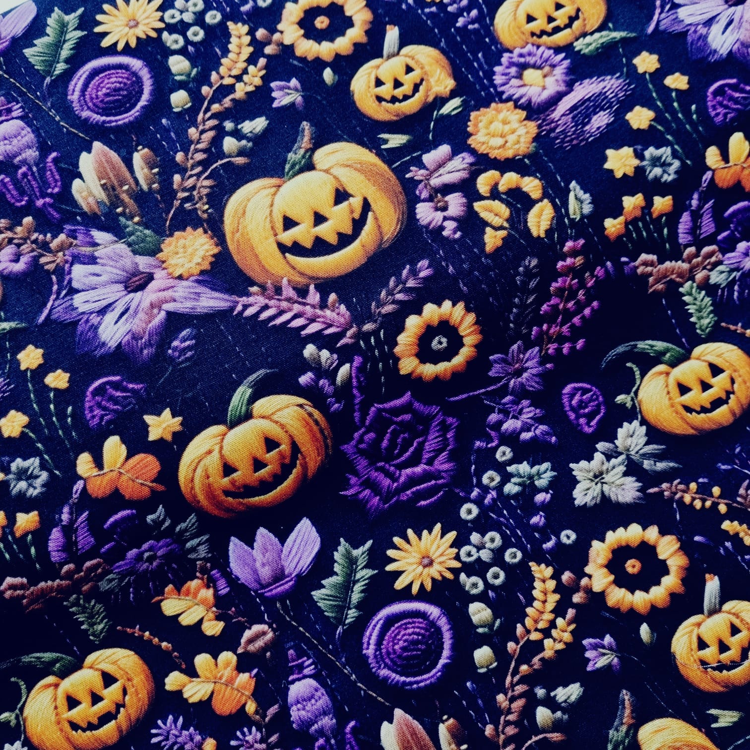 Tecido Tricoline Halloween Aboboras e Flores de Crochê
