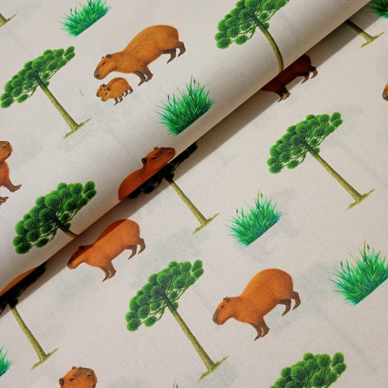 Tecido Tricoline Digital Capivara e Araucarias