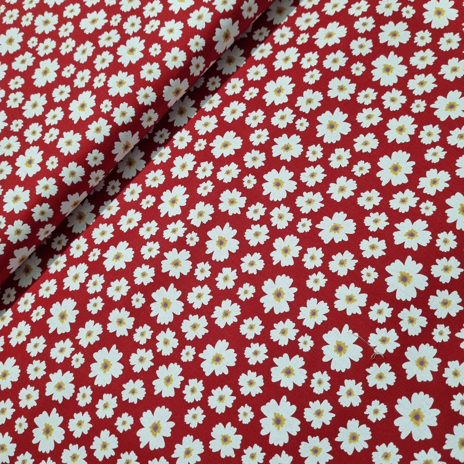 Tecido Tricoline Margaridas fd Vermelho