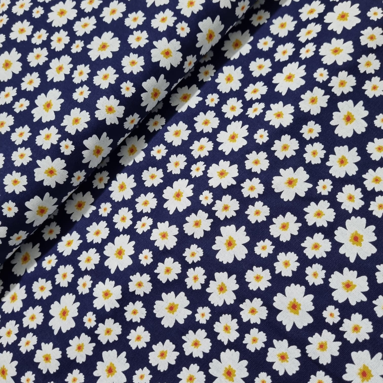 Tecido Tricoline Margaridas fd Azul Marinho