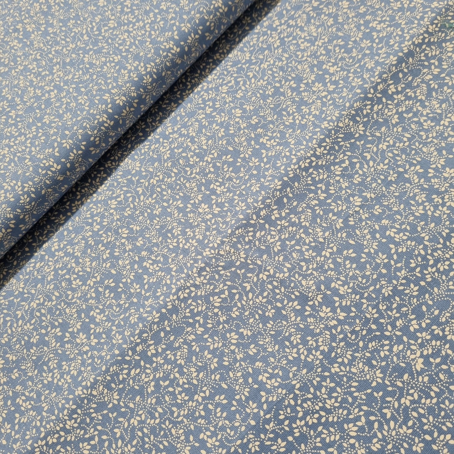 Tecido Tricoline Raminhos fd Azul