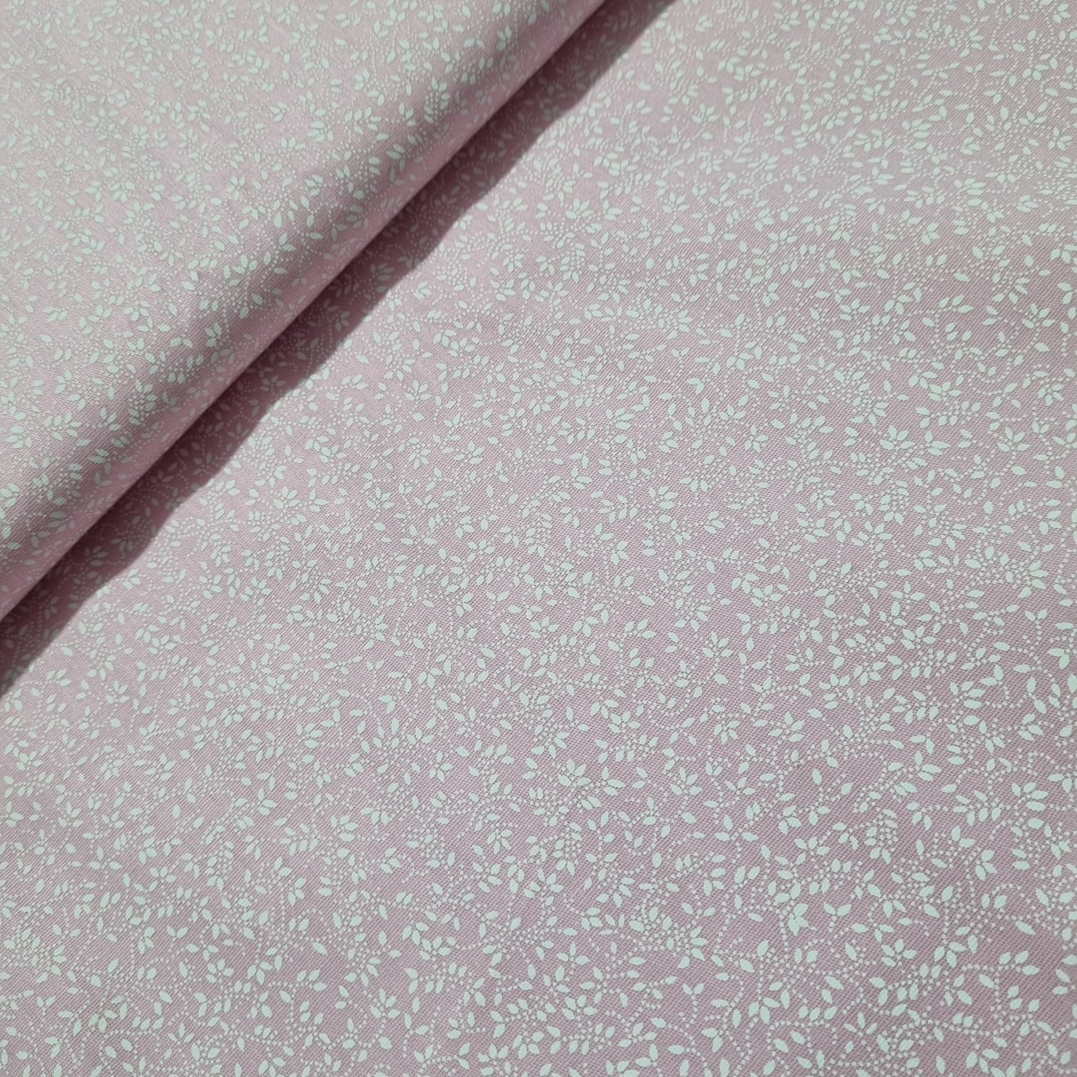 Tecido Tricoline Raminhos fd Rosa chiclete