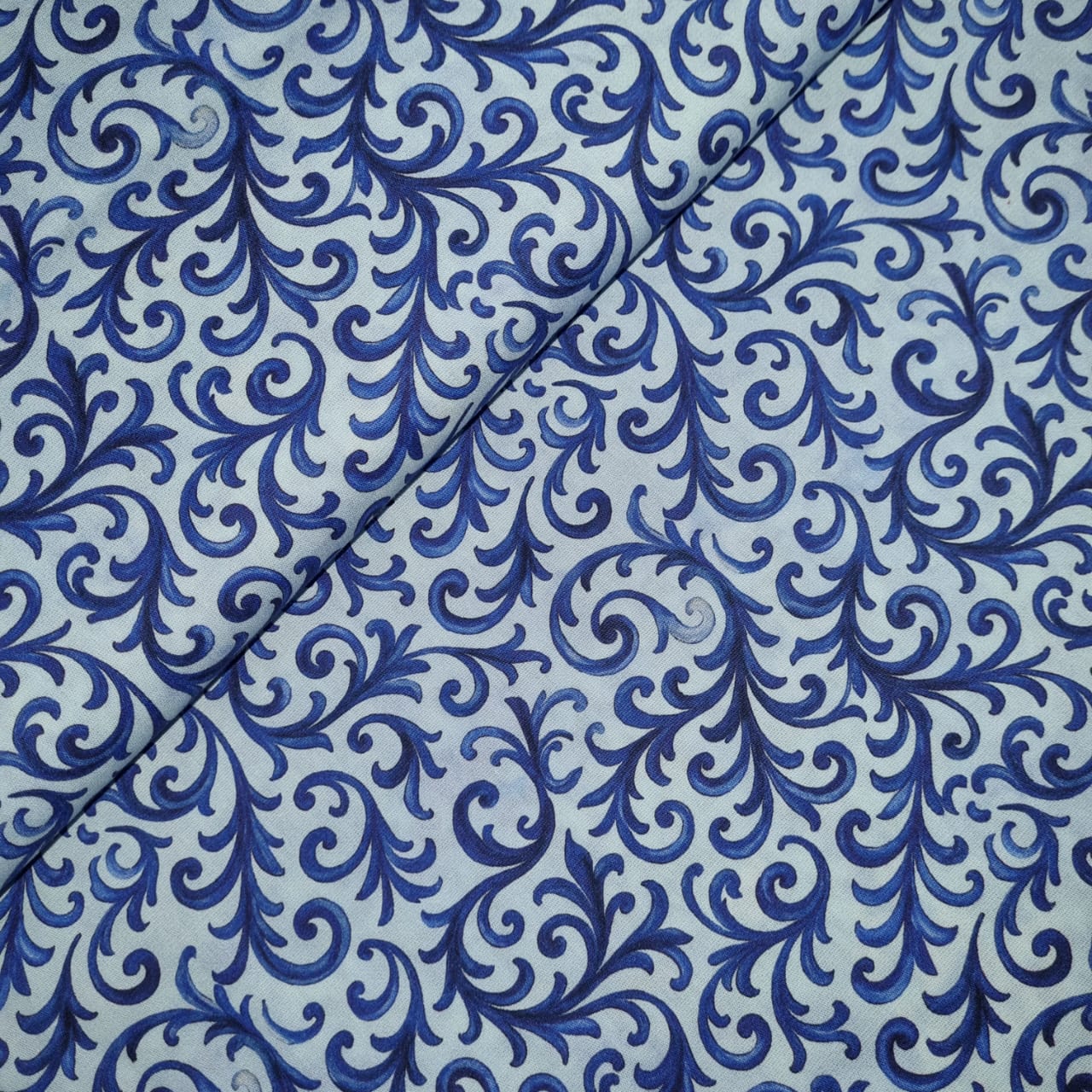 Tecido Tricoline Coleção Limoni Arabescos Azul
