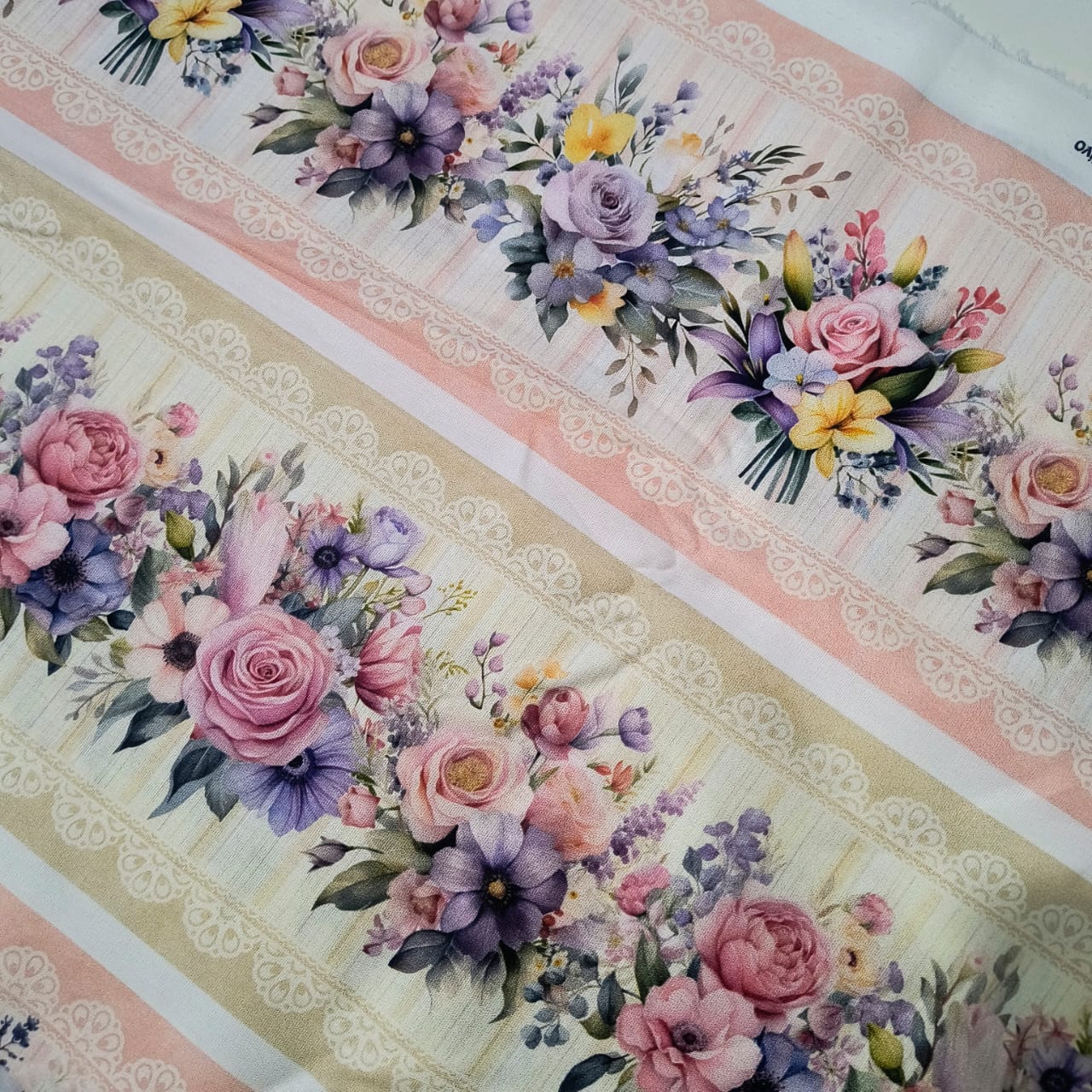 Tecido Tricoline Digital Barrado Floral