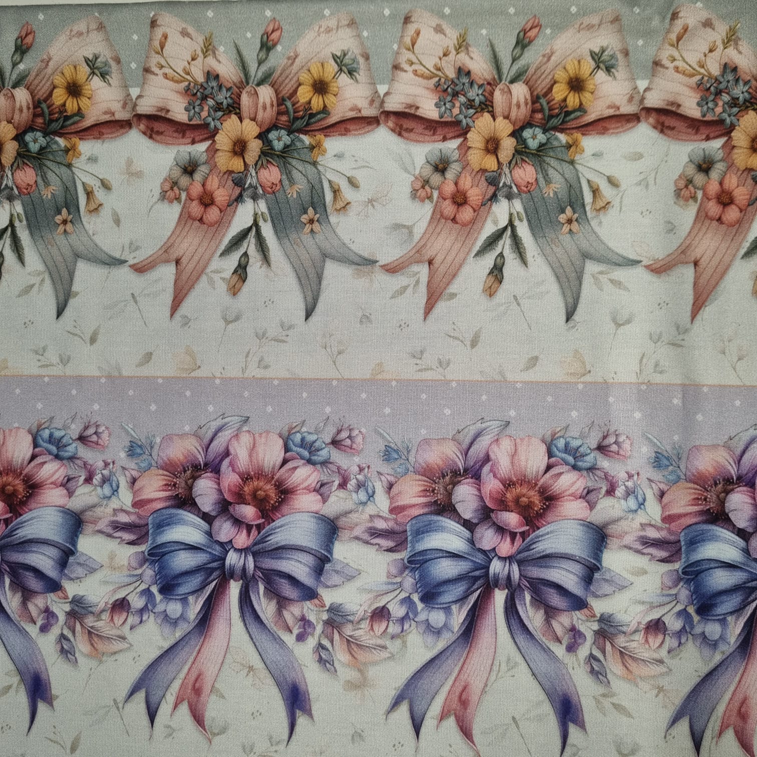 Tecido Tricoline Digital Barrado Laços Florais