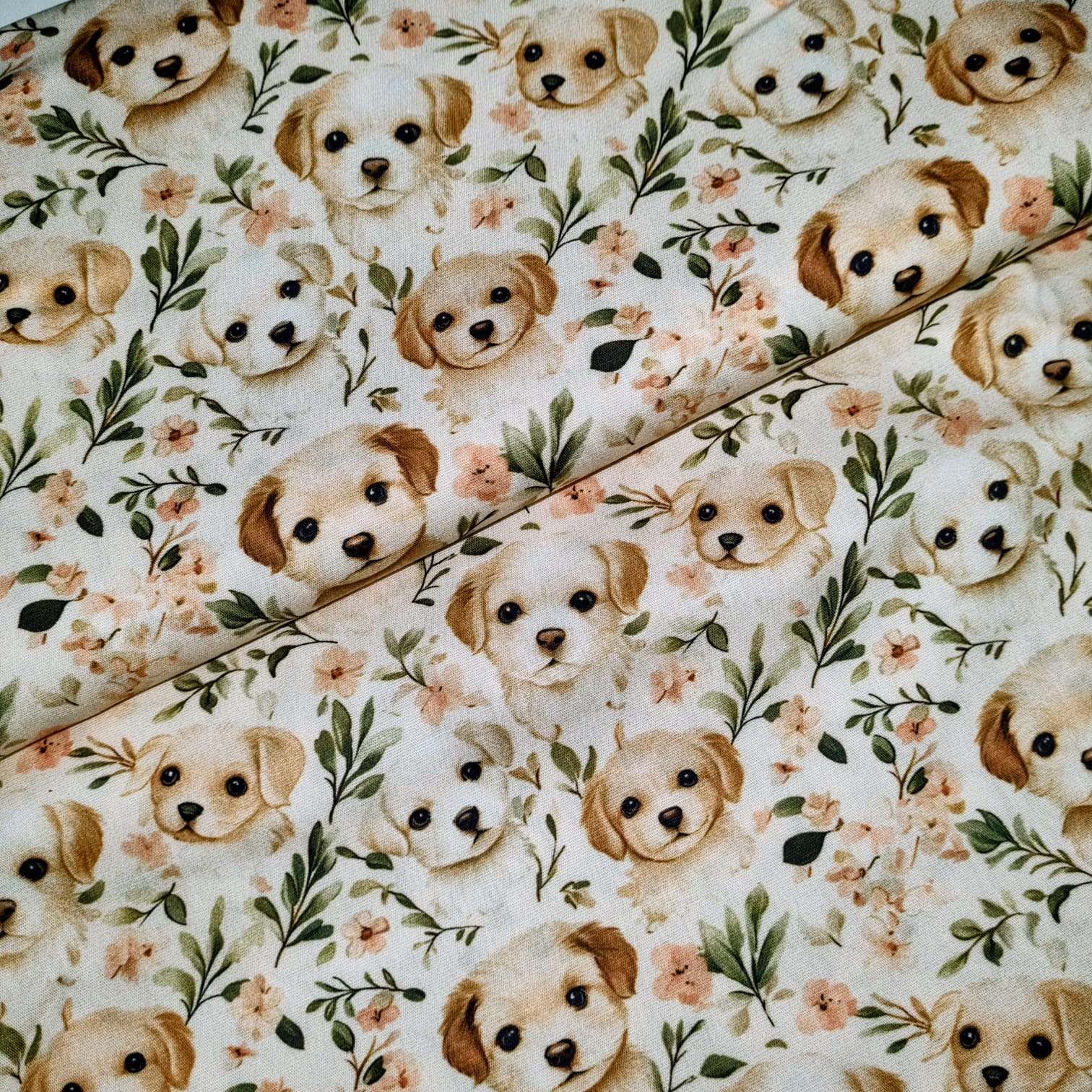 Tecido Tricoline Digital Cachorrinhos e Flores