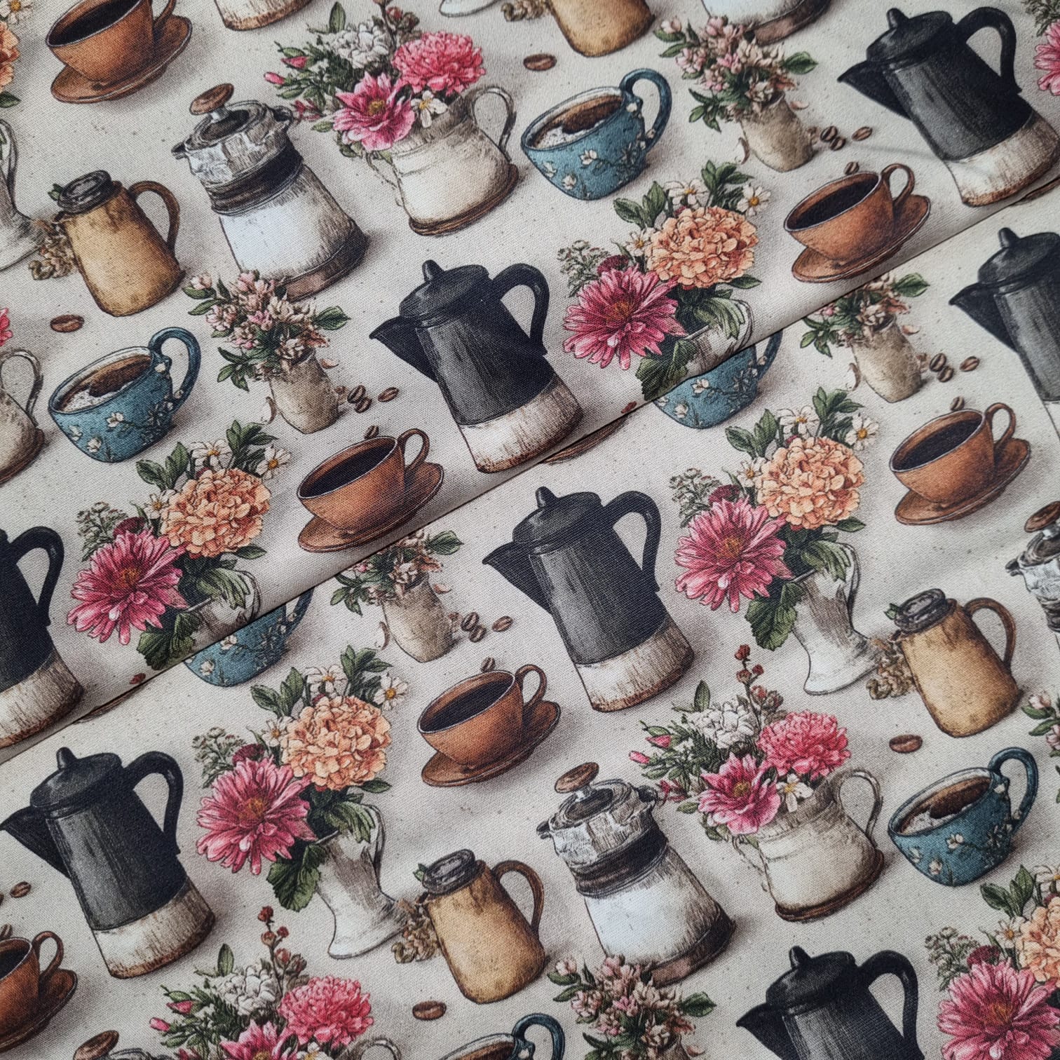 Tecido Tricoline Digital Coleção Café e Canela Bules e Xícaras