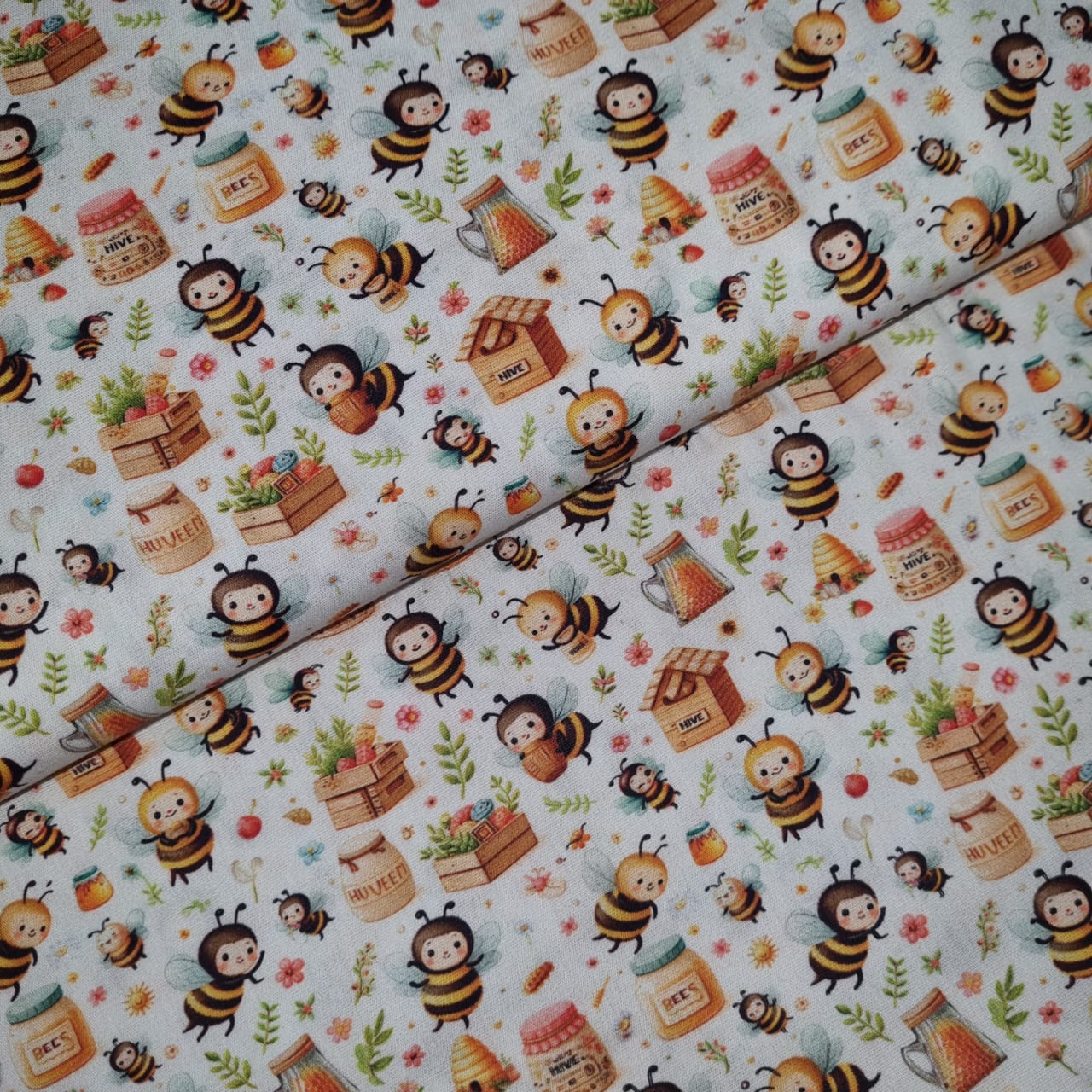 Tecido Tricoline Digital Coleção Lady Bees Abelinhas 2