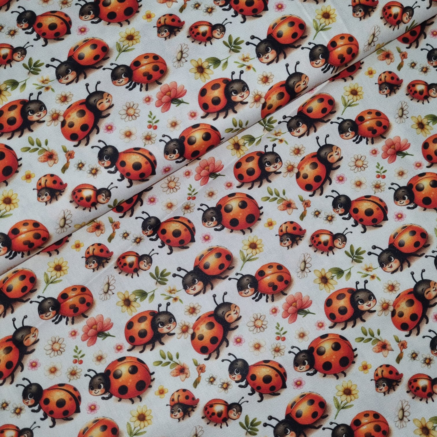 Tecido Tricoline Digital Coleção Lady Bees Joaninhas e flores