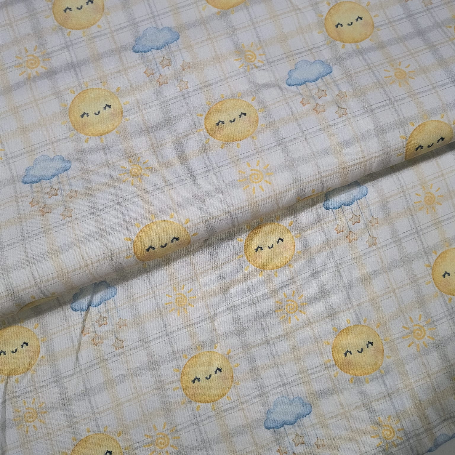 Tecido Tricoline Digital  Coleção Raios de Sol Solzinhos Fd Xdrez