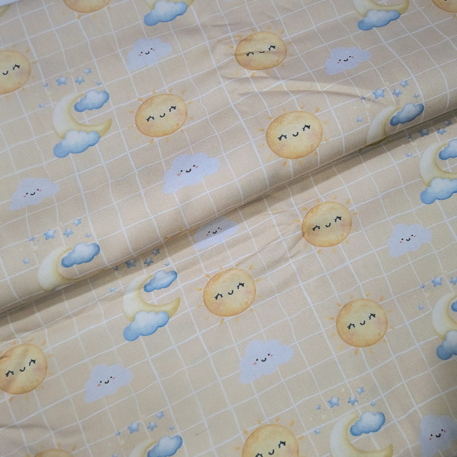 Tecido Tricoline Digital Coleção Raios de Sol Solzinhos fd Grid