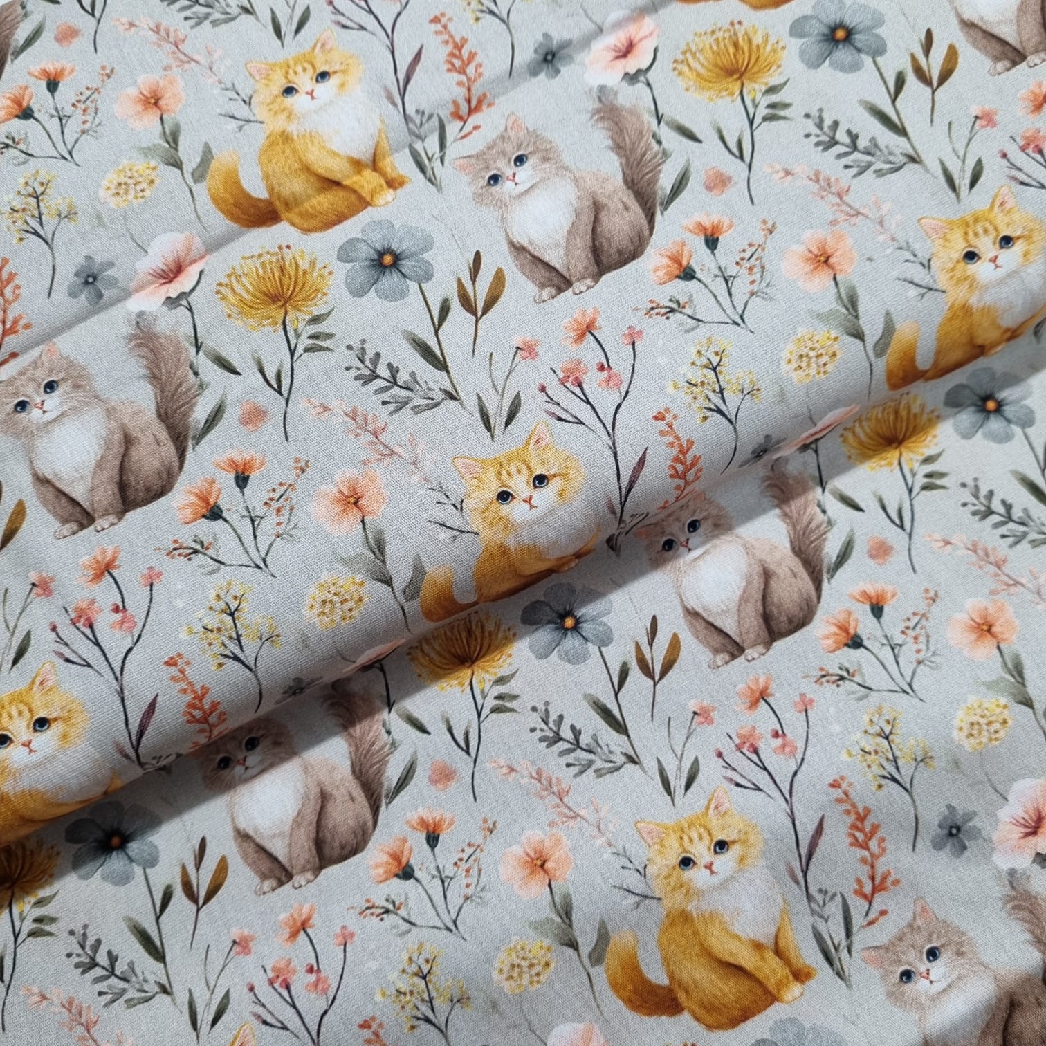 Tecido Tricoline Digital Flores e Gatos Delicados 
