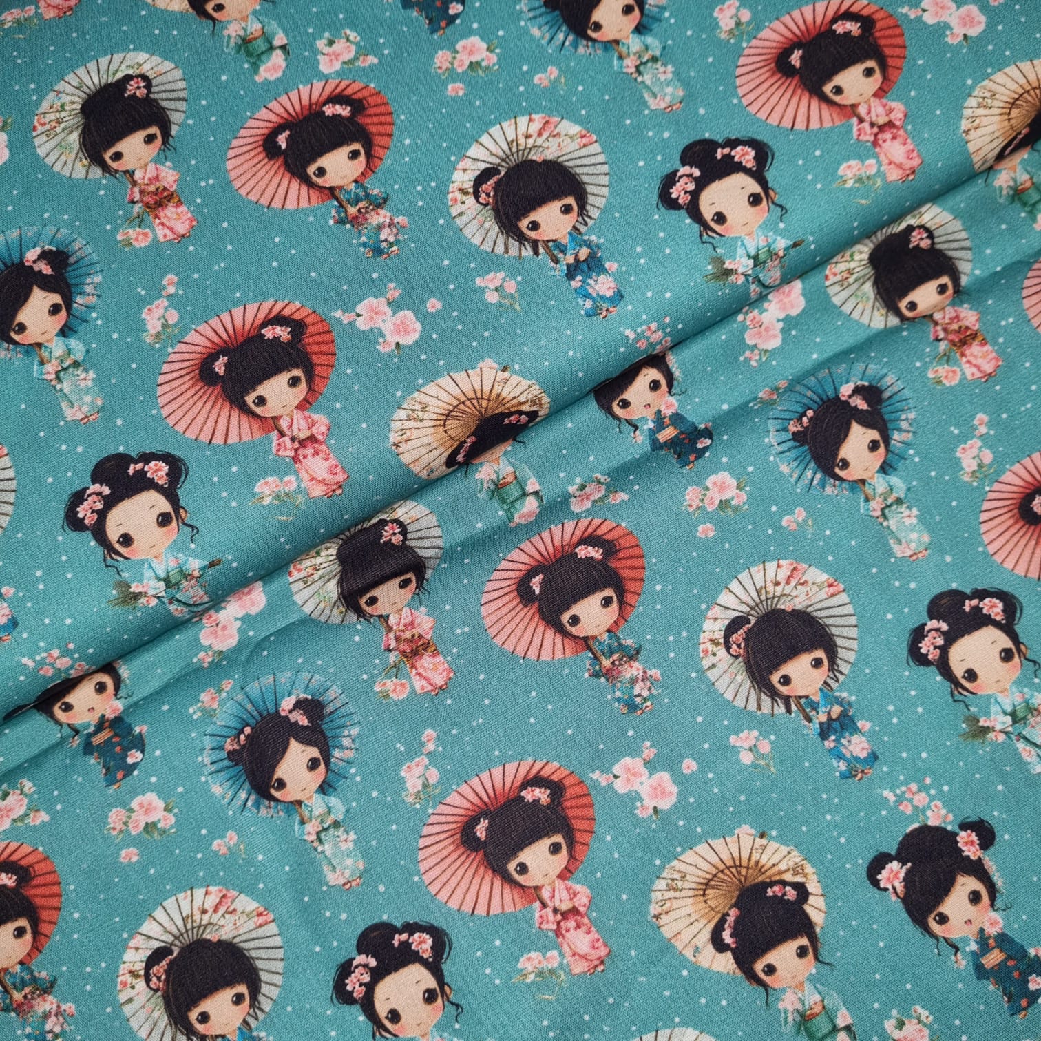 Tecido Tricoline Digital Kokeshi Doll and Flowers fd Poa