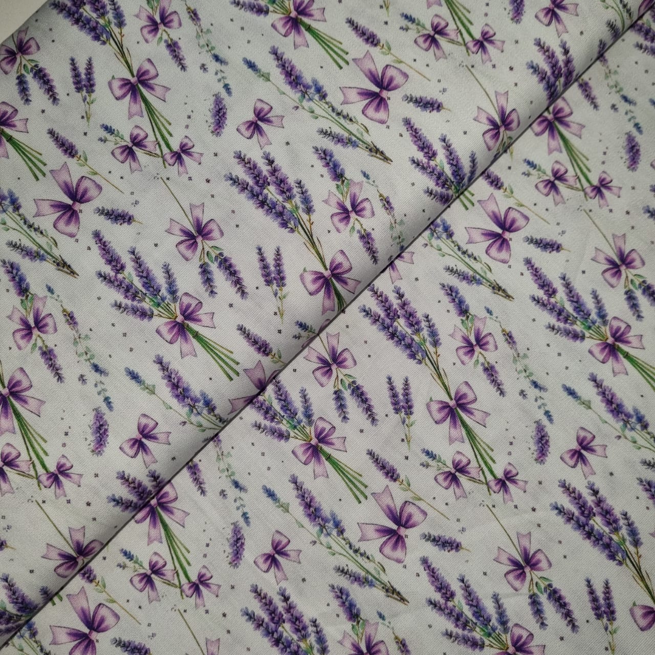 Tecido Tricoline Digital Lavanda com Laços Lilás