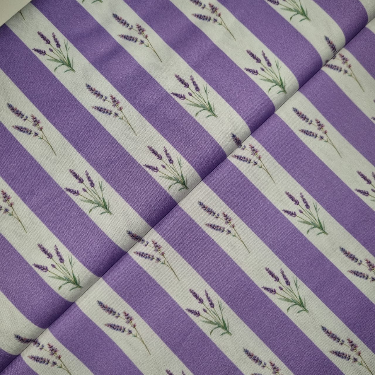 Tecido Tricoline Digital Lavanda com Listras Lilás 