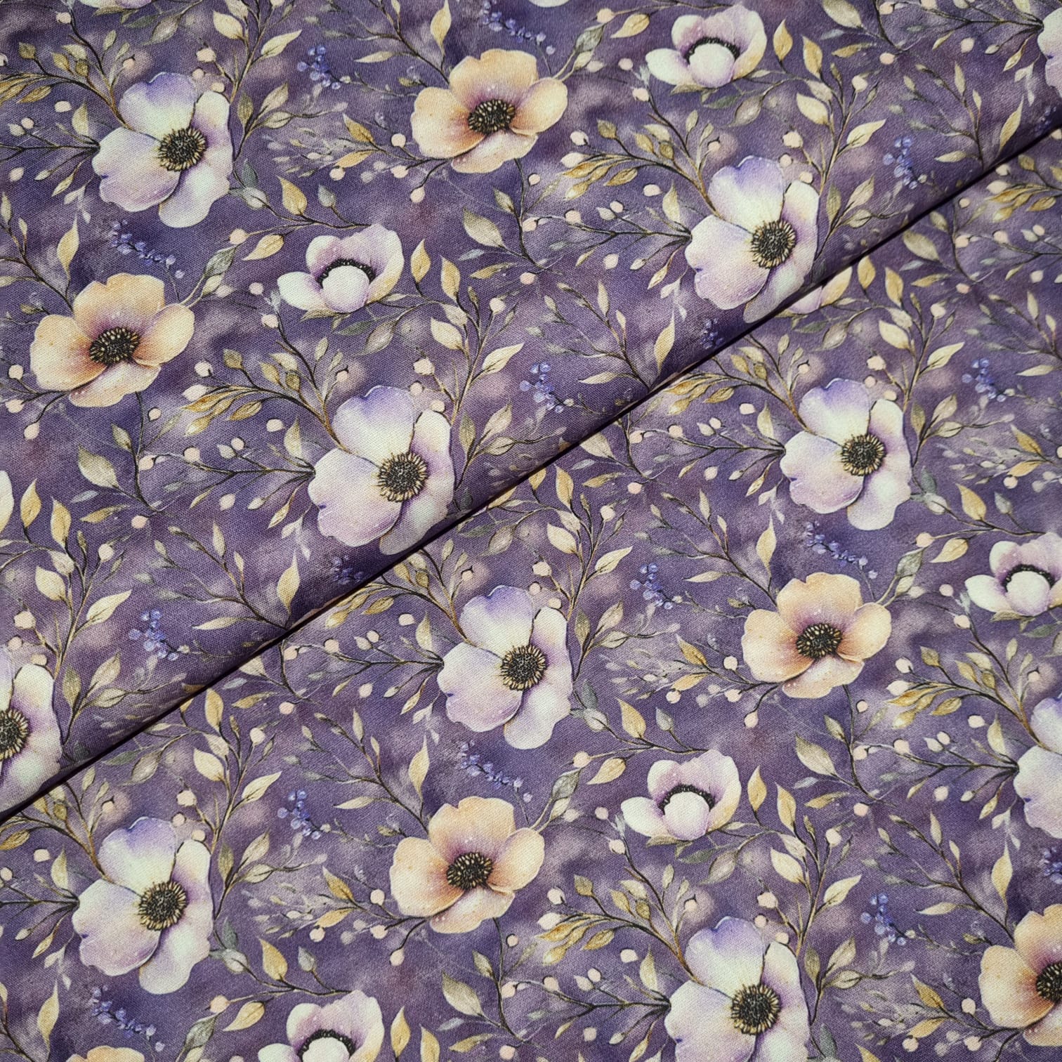 Tecido Tricoline Digital Lavender Florais Dourados