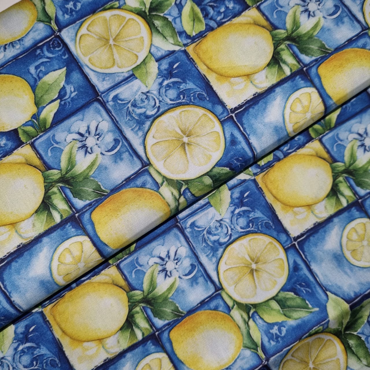 Tecido Tricoline Digital Limões Sicilianos fd Azulejo Azul