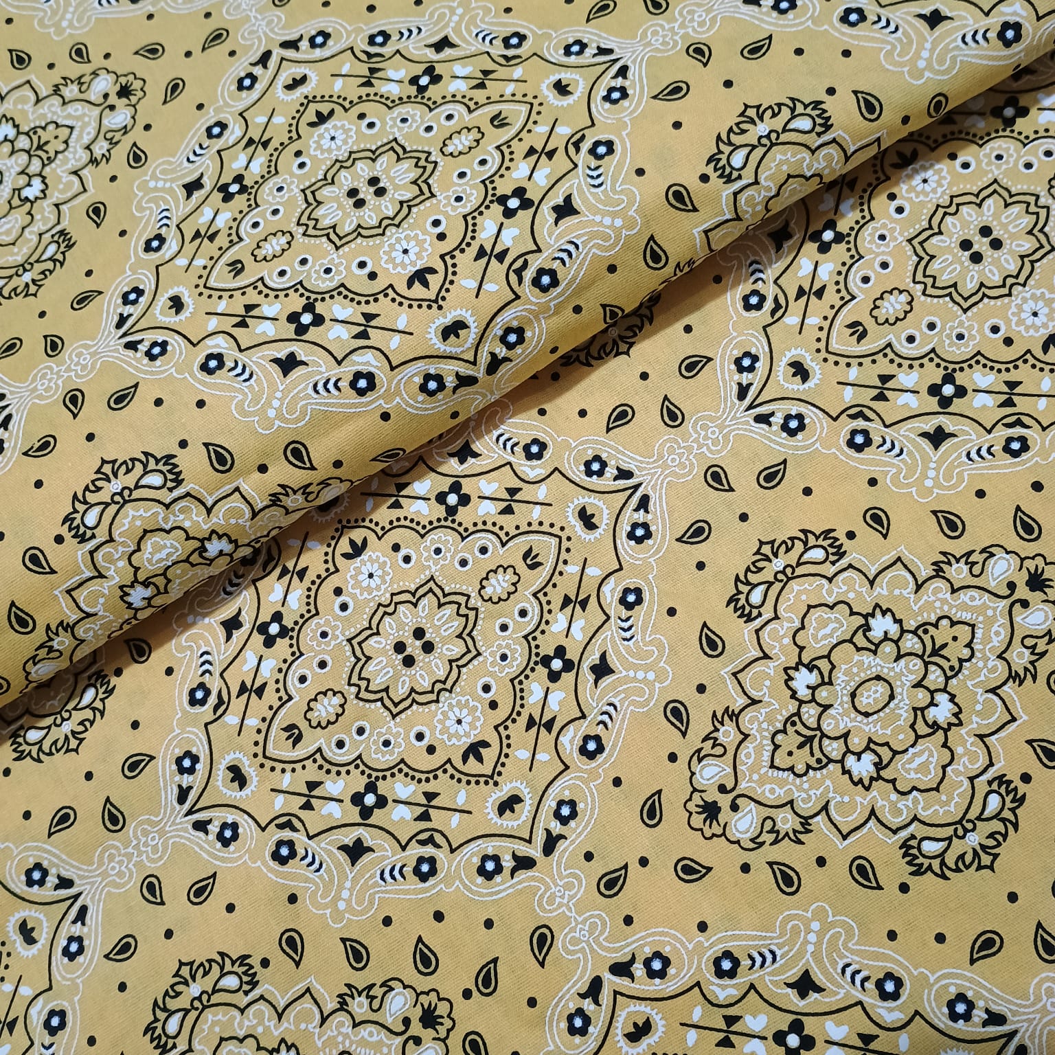 Tecido Tricoline Bandana Amarela