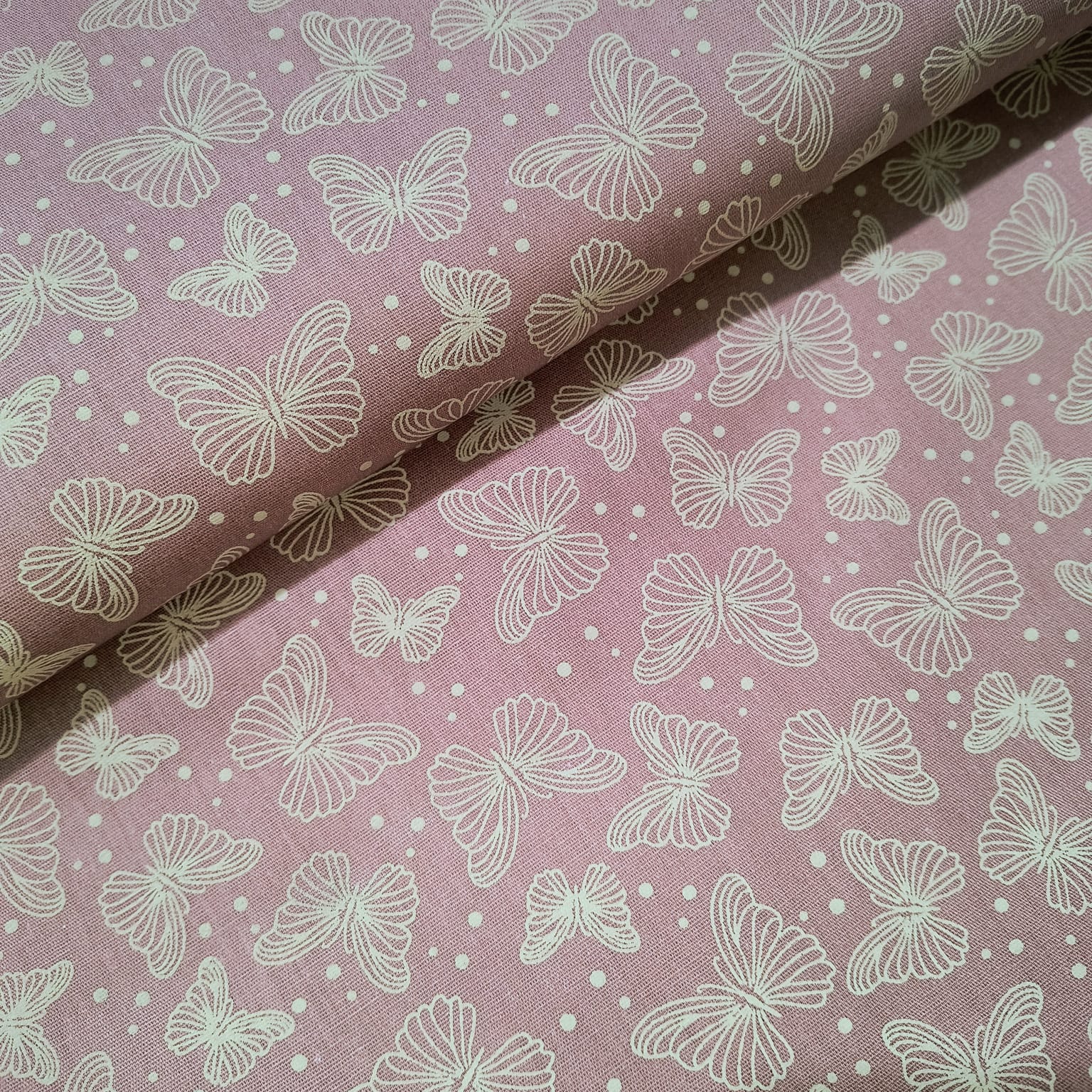 Tecido Tricoline Borboletas fd Rose Antigo