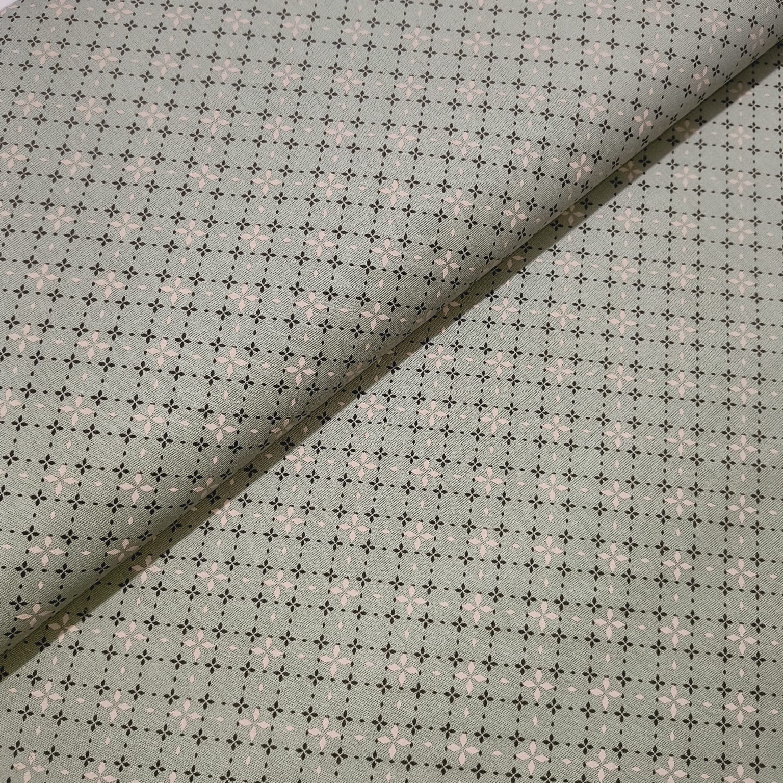 Tecido Tricoline Geométrico Ponto de Luz Verde Menta