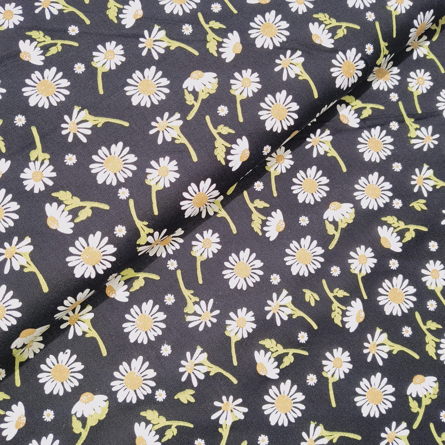 Tecido Tricoline Margaridas fd Preto