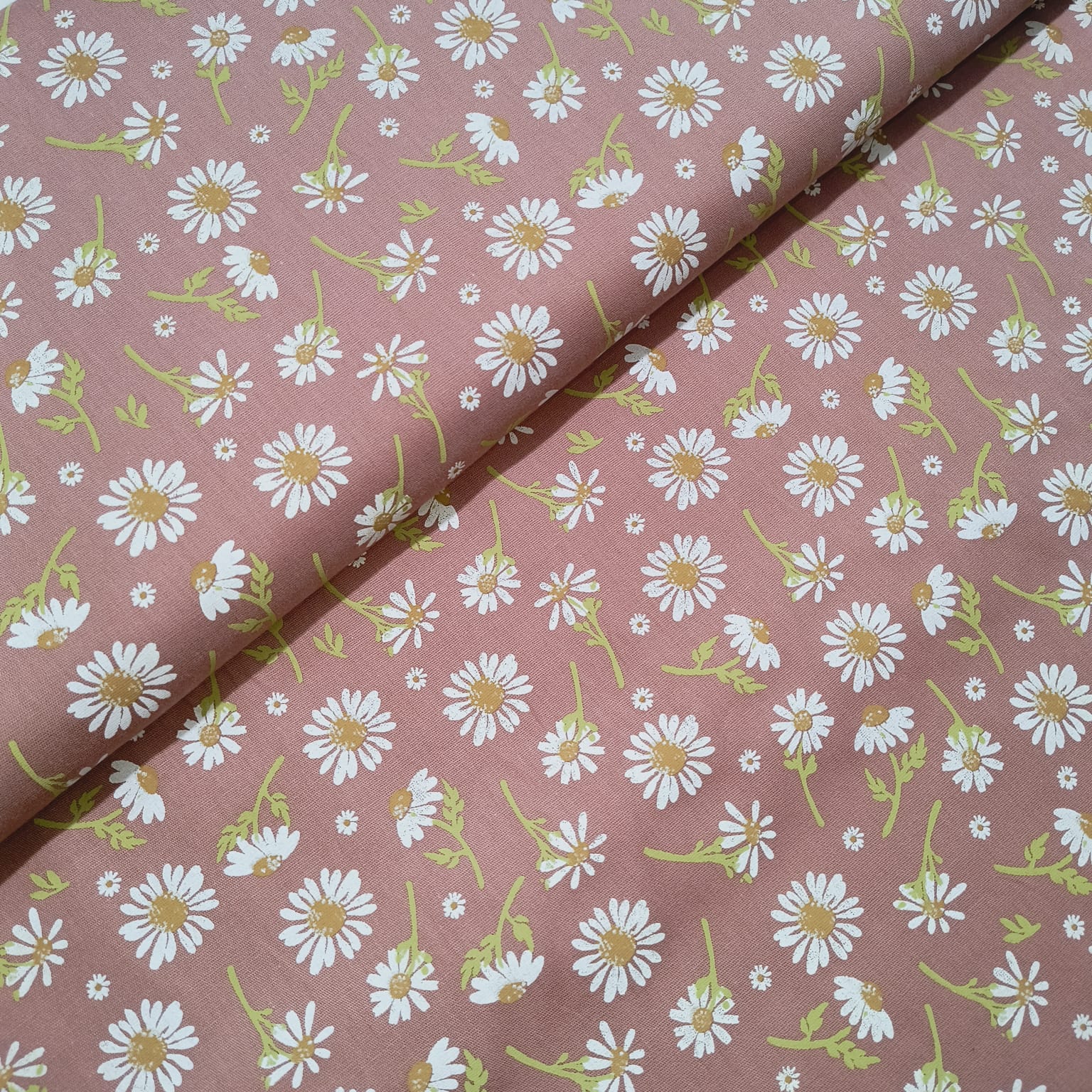 Tecido Tricoline Margaridas fd Rose Envelhecido