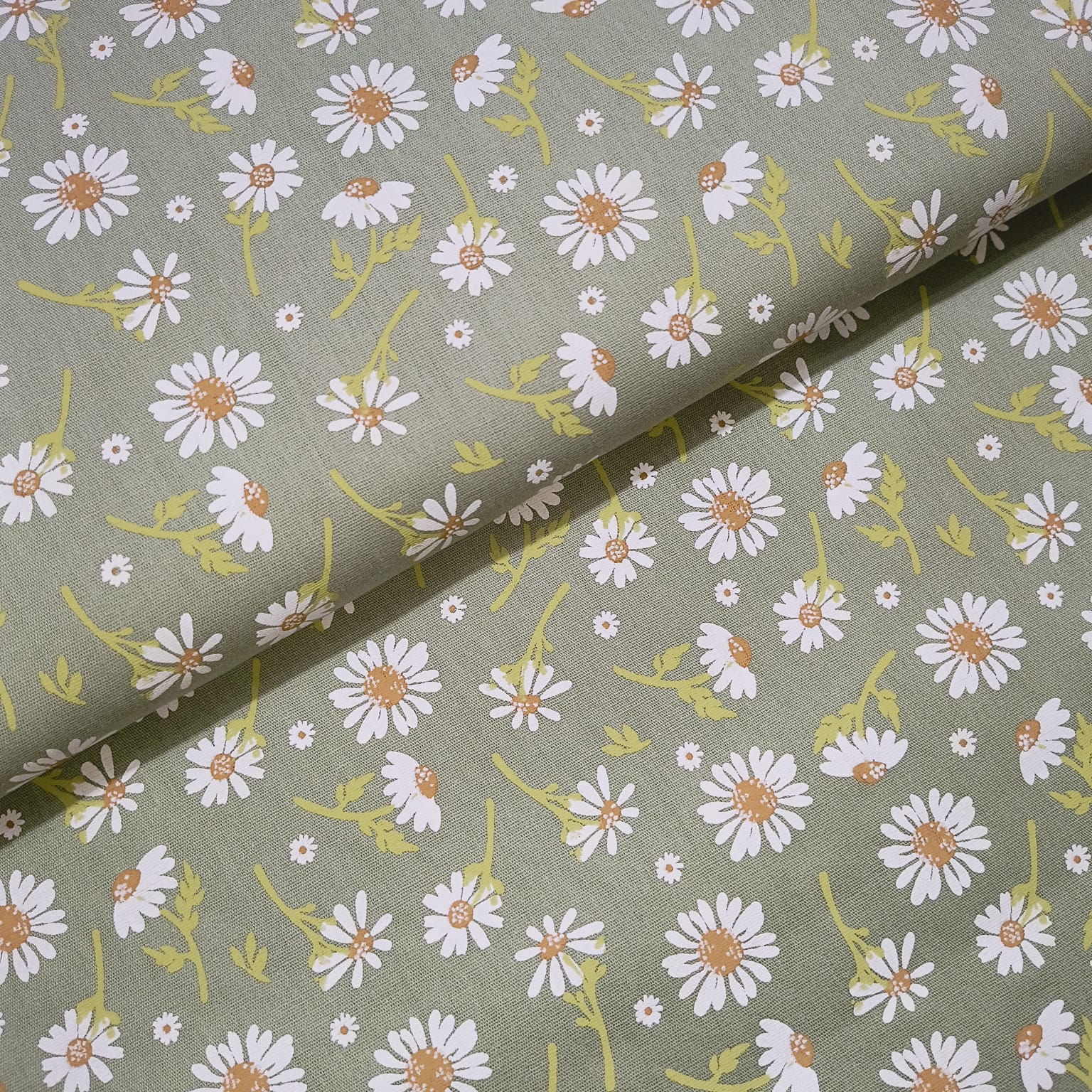 Tecido Tricoline Margaridas fd Verde Oliva