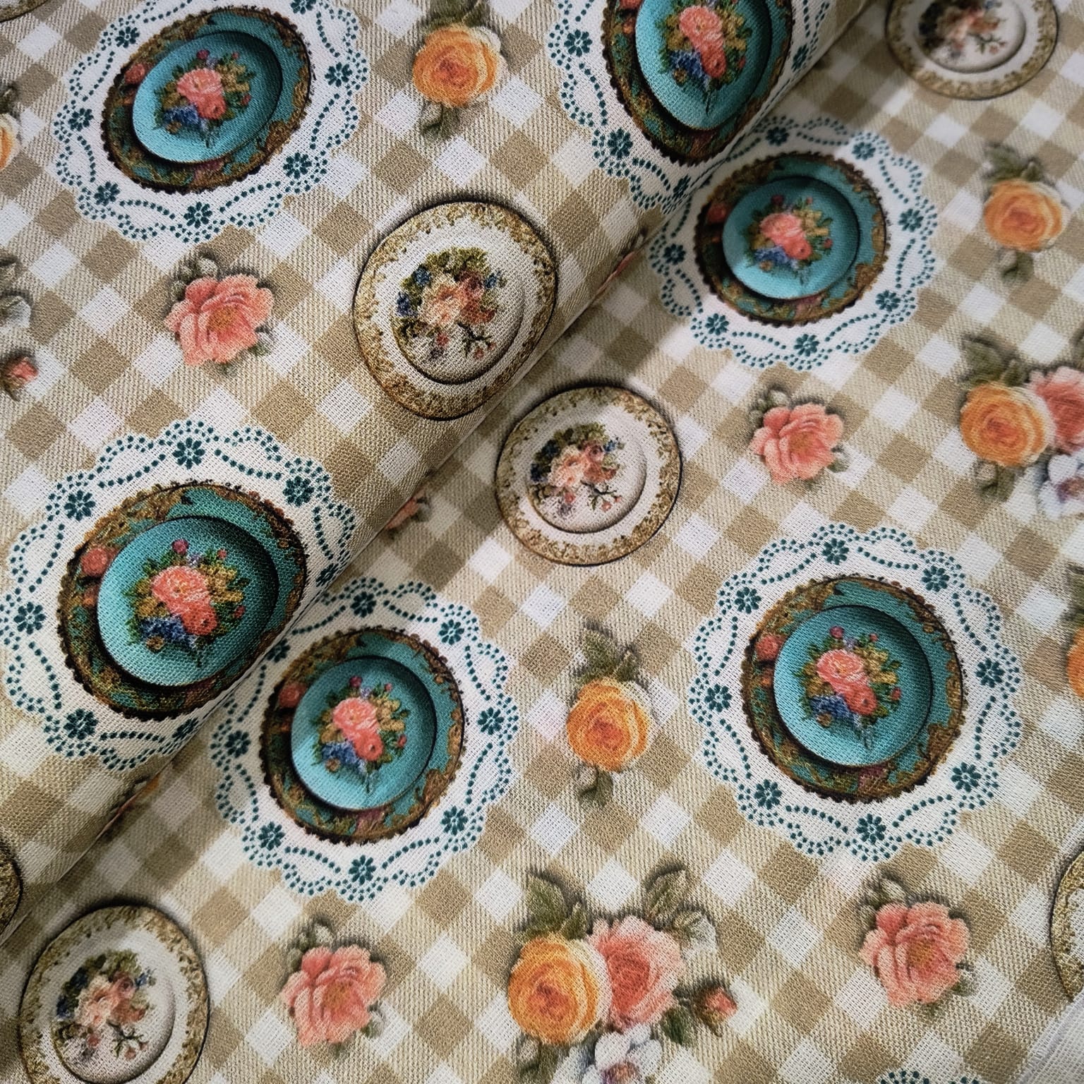 Tecido Tricoline Porcelanas e Florais fd Xadrez bege