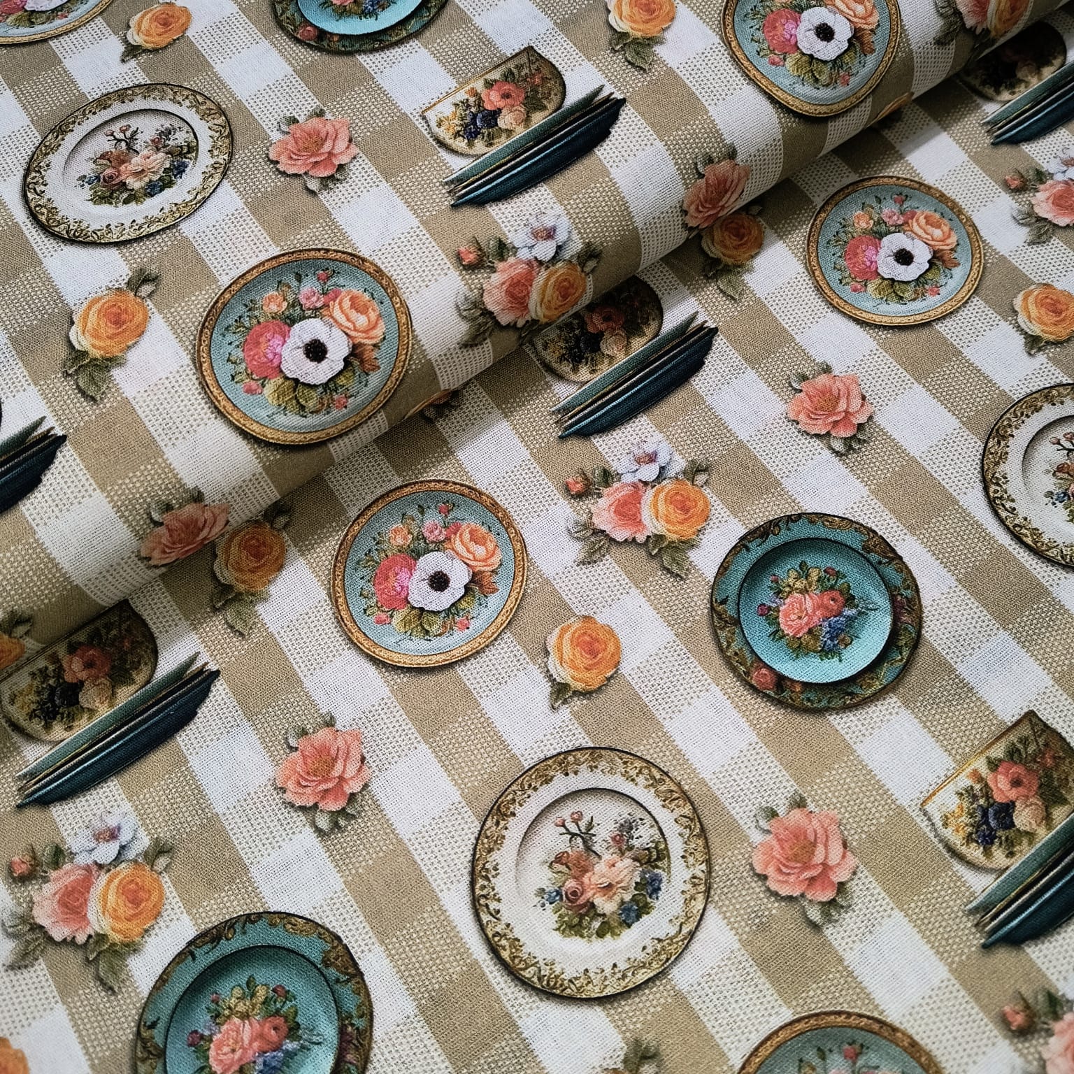 Tecido Tricoline Porcelanas e Florais fd Xadrez bege 2