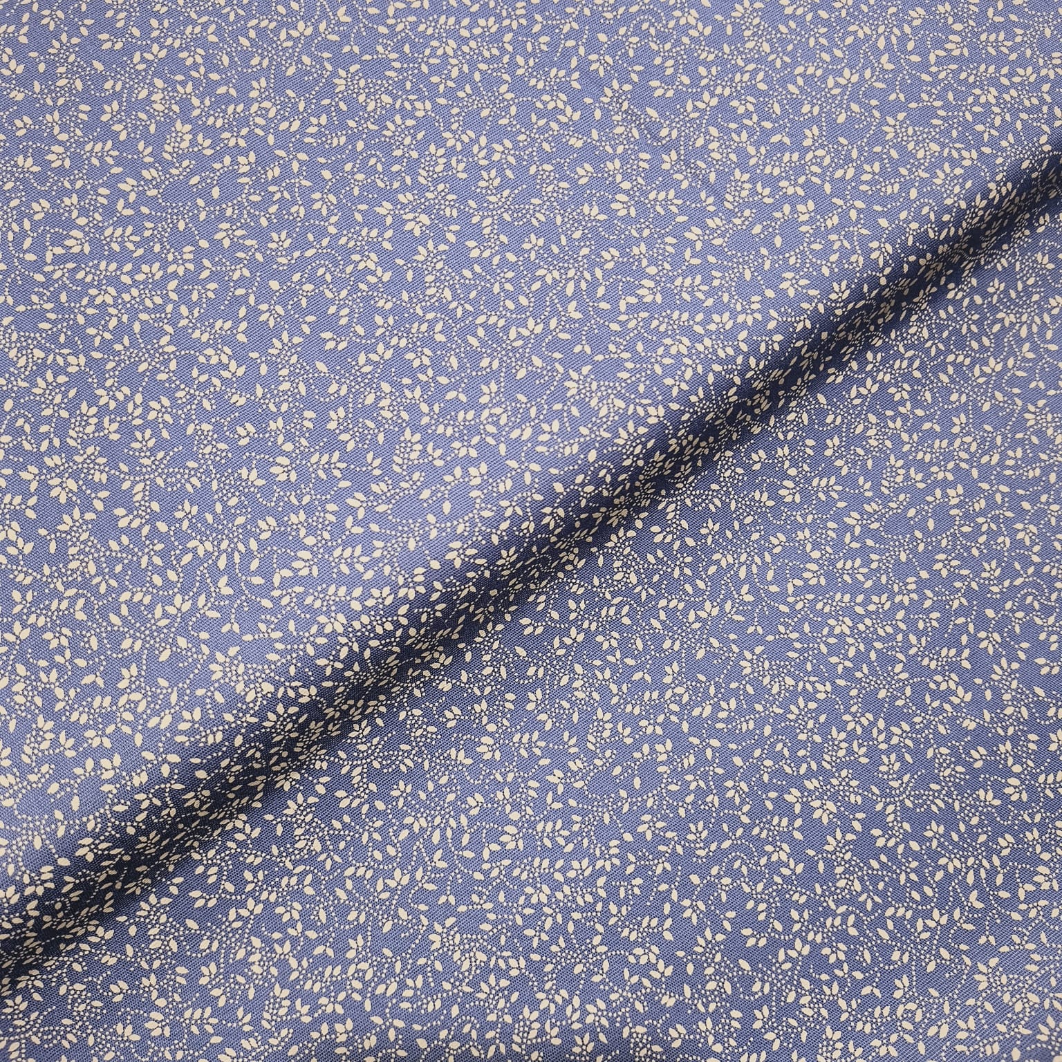 Tecido Tricoline Raminhos Florais Azul Envelhecido