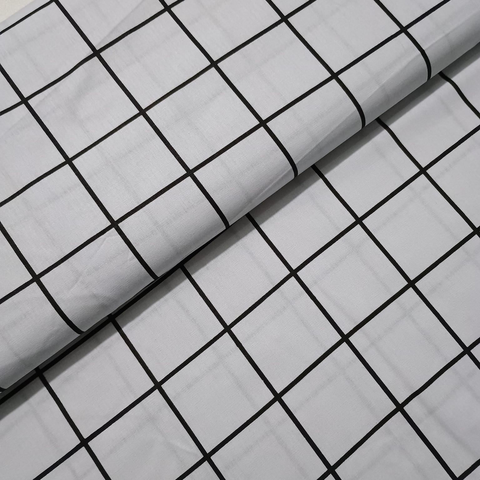 Tecido Tricoline Grid Preto fundo Branco