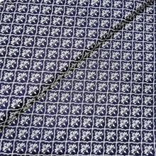 Tecido Tricoline Flor de Lis Azul Marinho