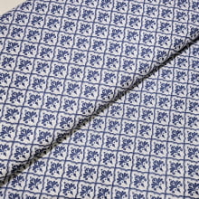 Tecido Tricoline Flor de Lis Branco com Azul