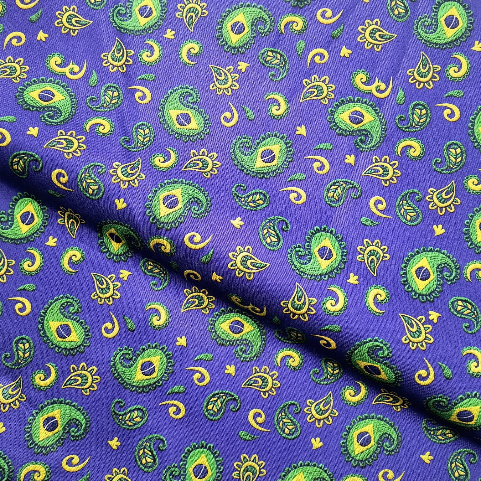 Tecido Tricoline Digital Inspirado Paisley nas Cores do Brasil